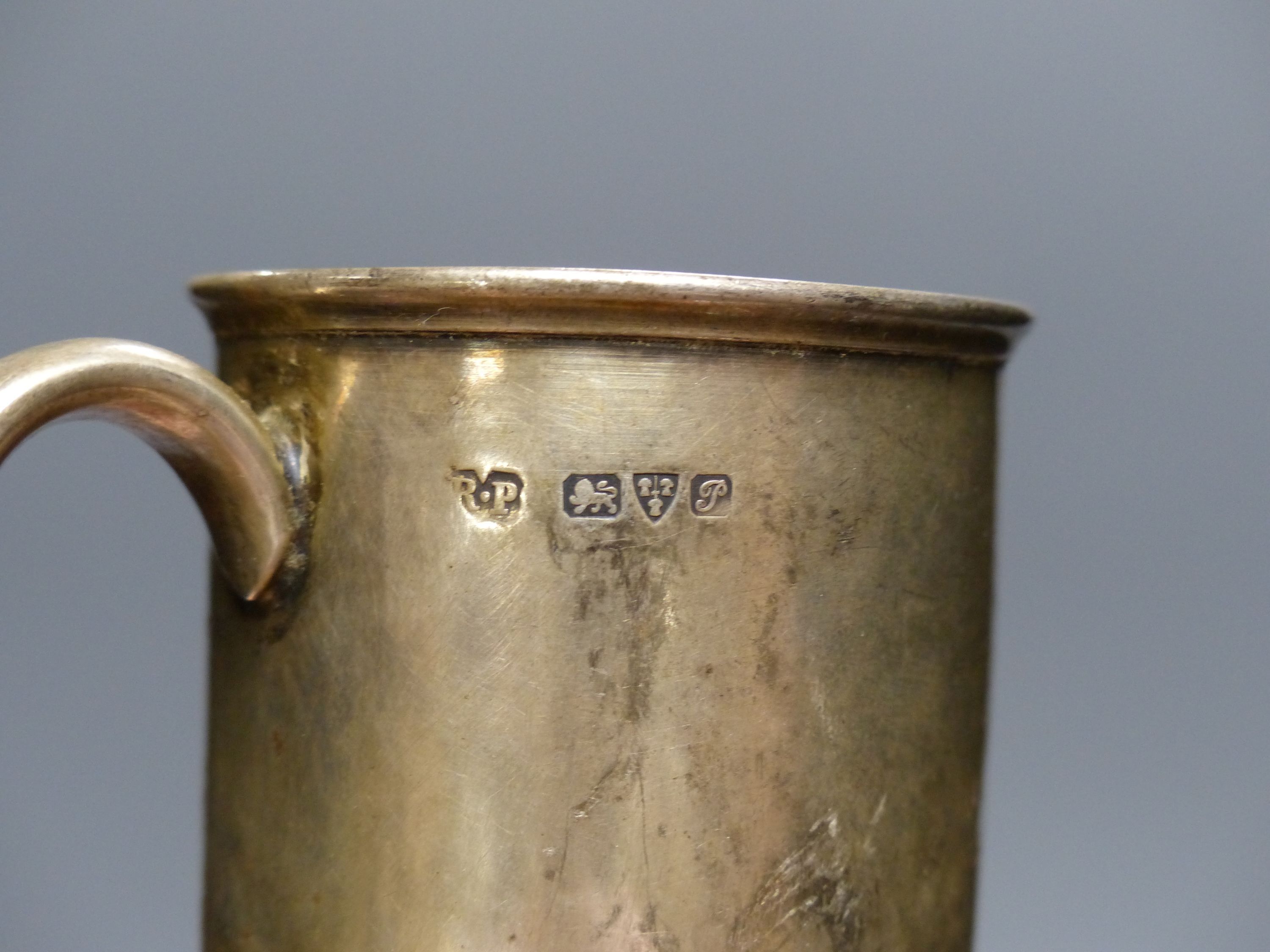 A George V silver christening mug, with engraved name, Chester, 1915, 7cm, 55 grams.
